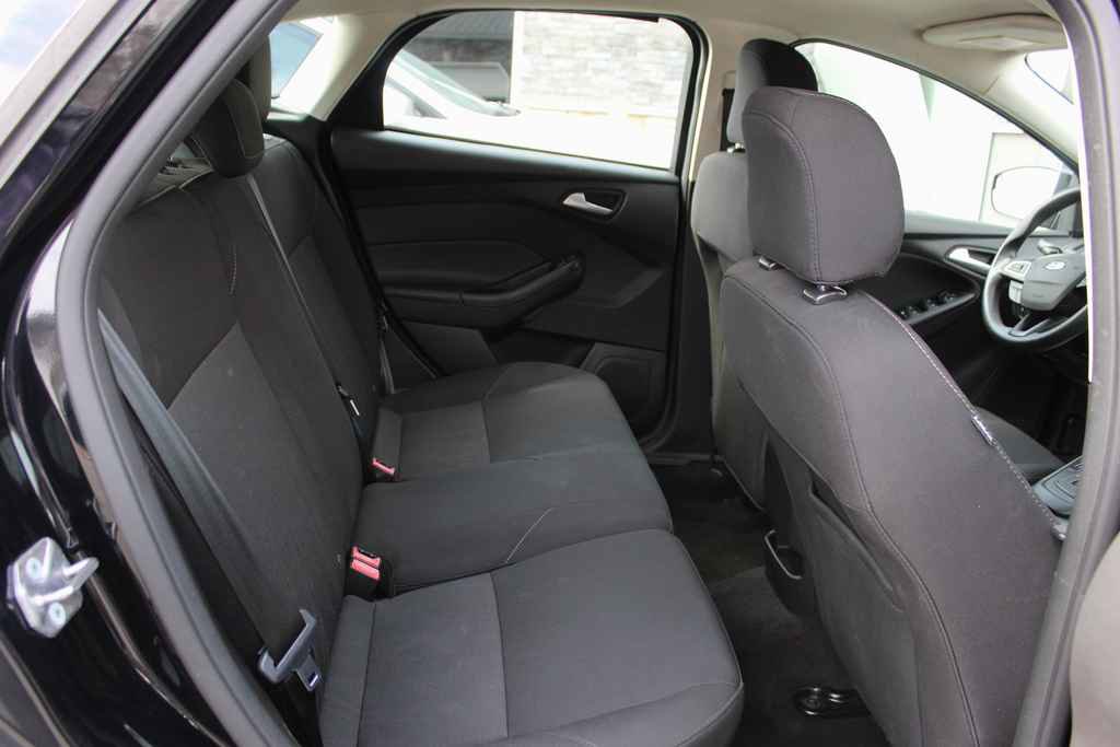Used 2017 Ford Focus SE image 25