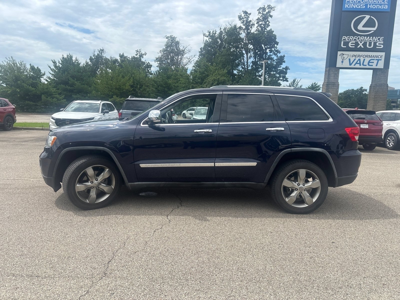 Used 2012 Jeep Grand Cherokee Limited w/ Trailer Tow Group AWD/4WD image 2