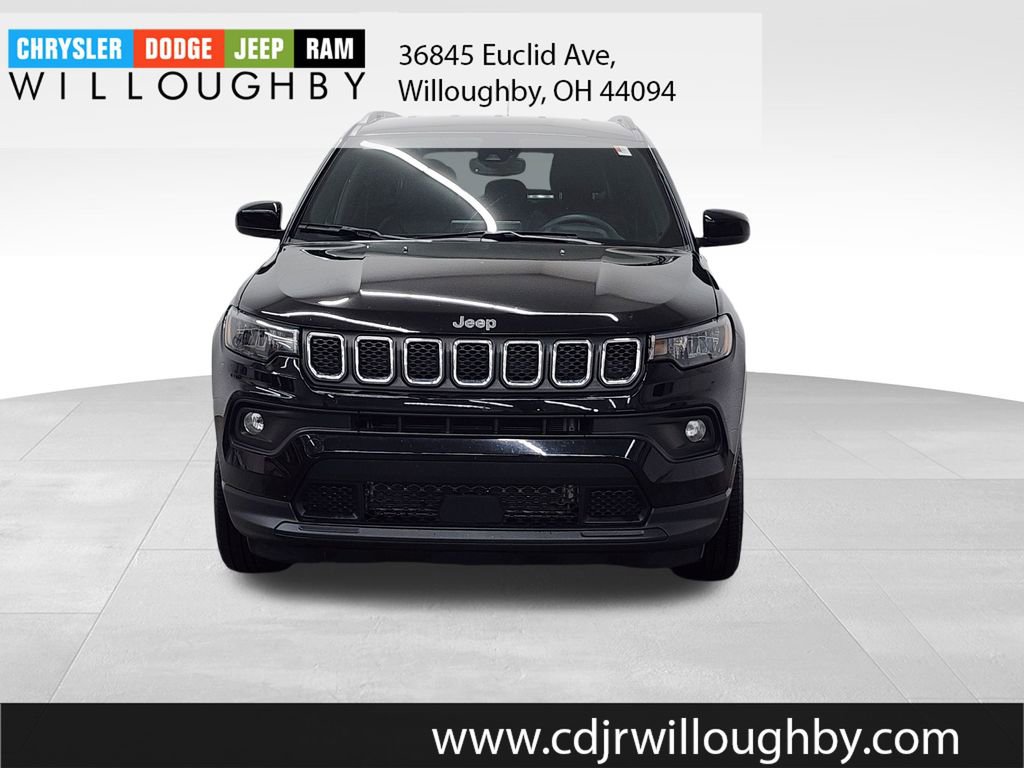 Used 2023 Jeep Compass Latitude AWD/4WD image 2