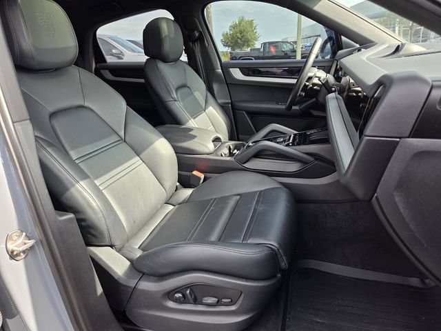 Used 2024 Porsche Cayenne Coupe AWD/4WD image 16