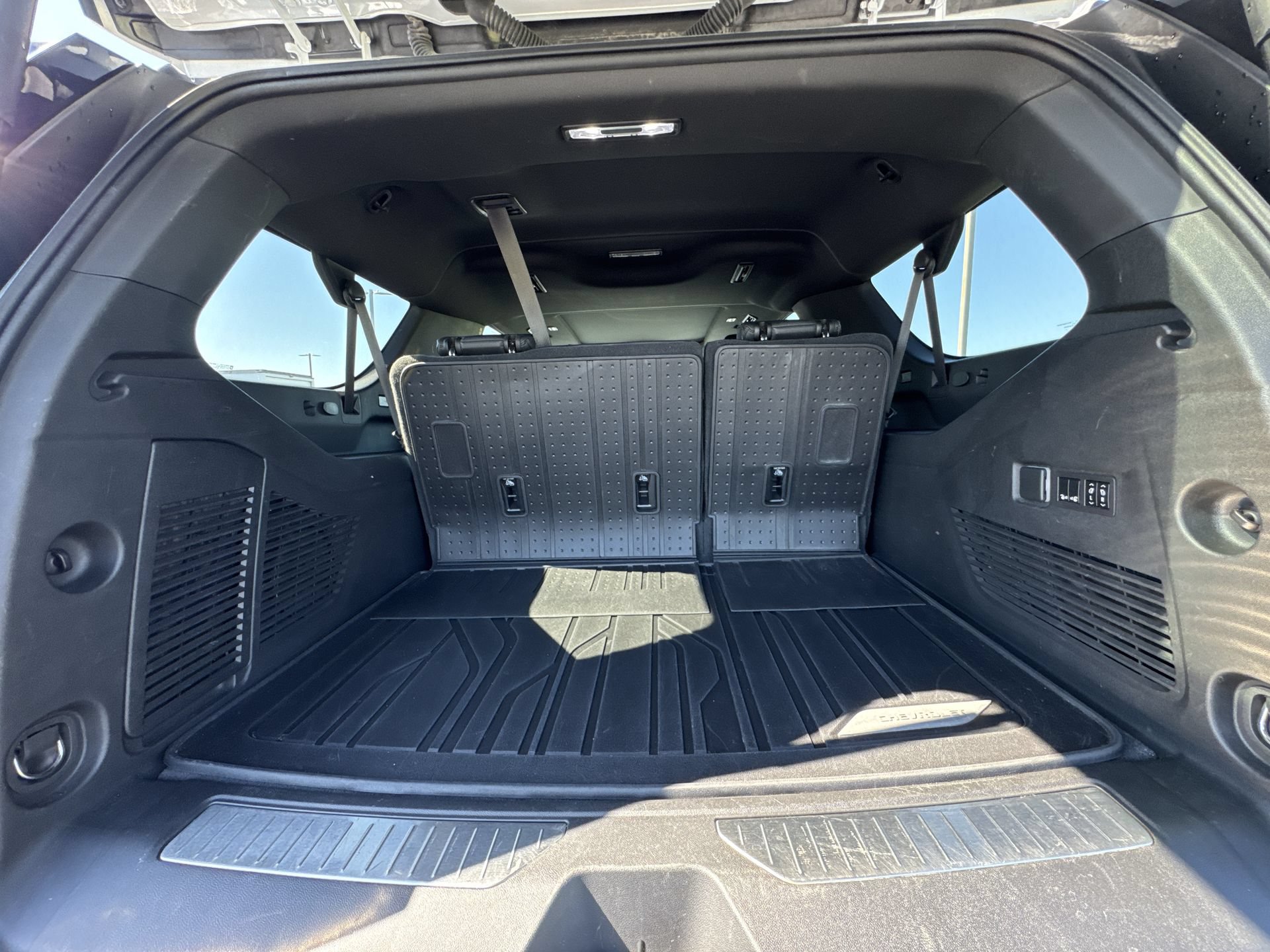 Certified 2023 Chevrolet Suburban Z71 w/ Luxury Package AWD/4WD image 26