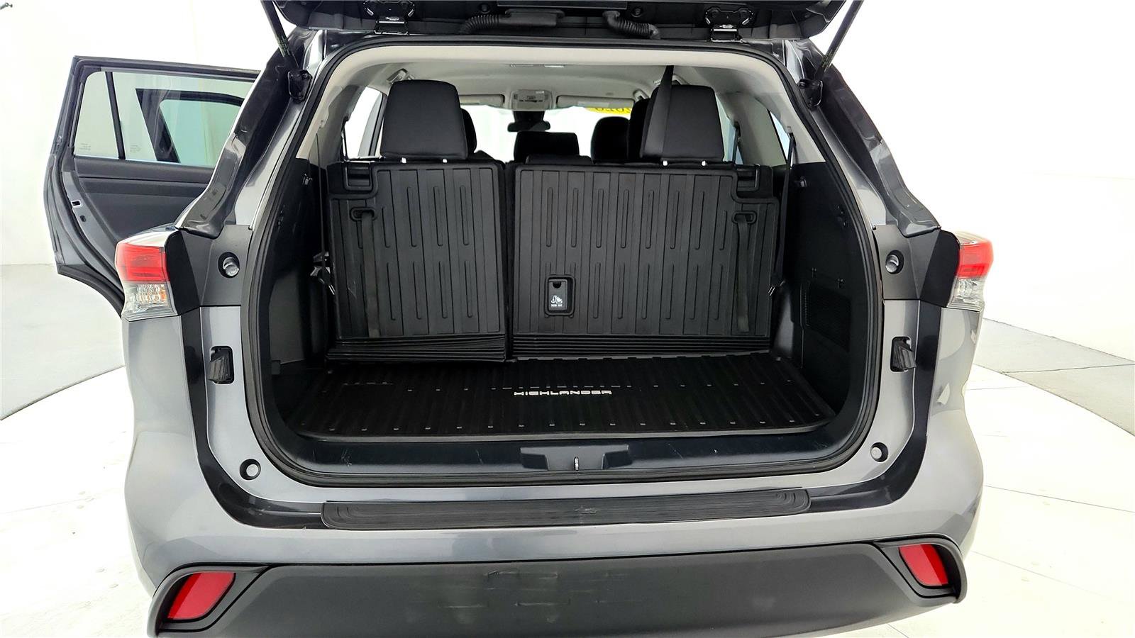 Certified 2023 Toyota Highlander L image 19