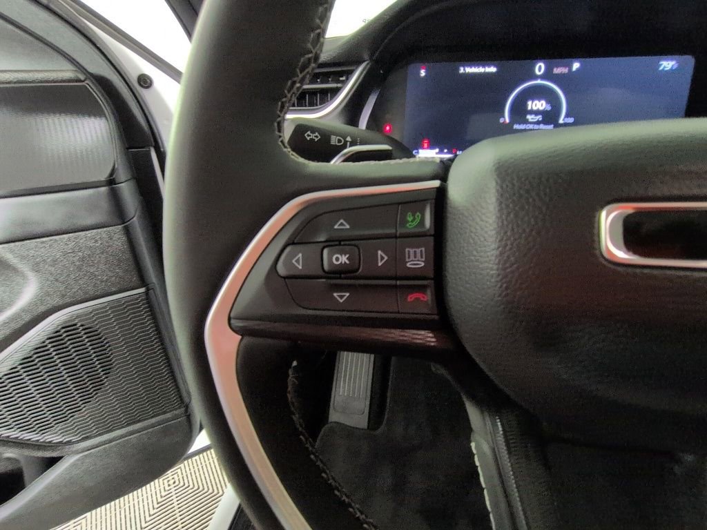 Certified 2025 Jeep Grand Cherokee Altitude AWD/4WD image 22
