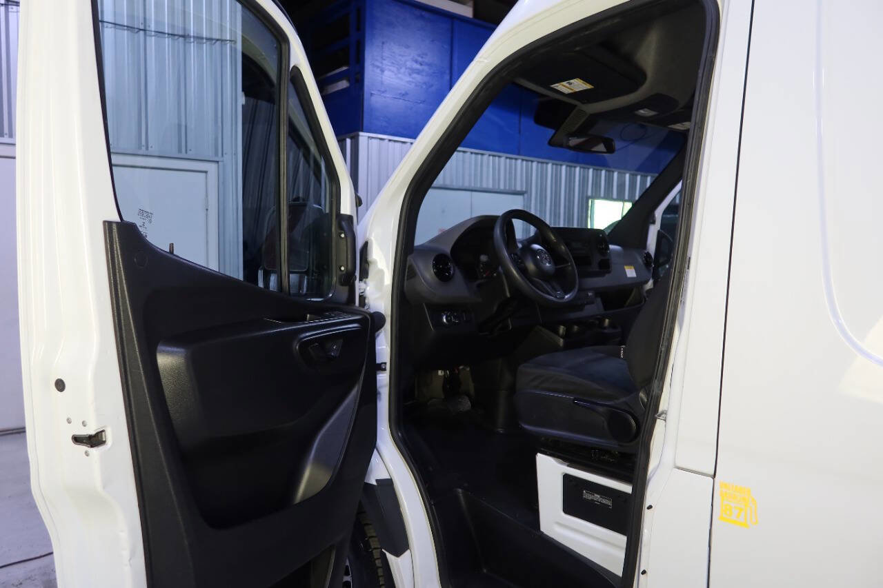 Used 2021 Mercedes-Benz Sprinter 2500 w/ Driver Convenience Package image 20