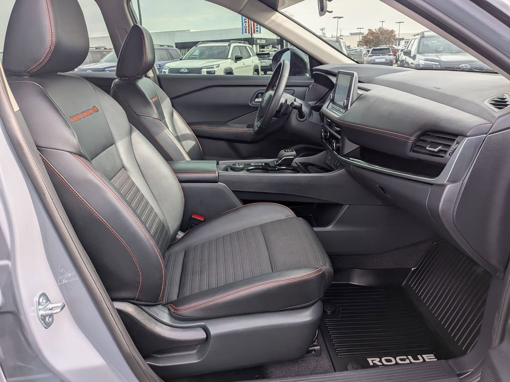 Used 2025 Nissan Rogue SV AWD/4WD image 21