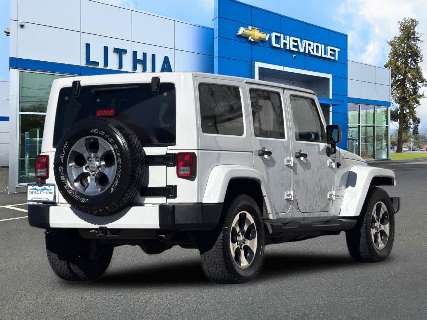Used 2016 Jeep Wrangler Unlimited Sahara w/ Max Tow Package AWD/4WD image 2