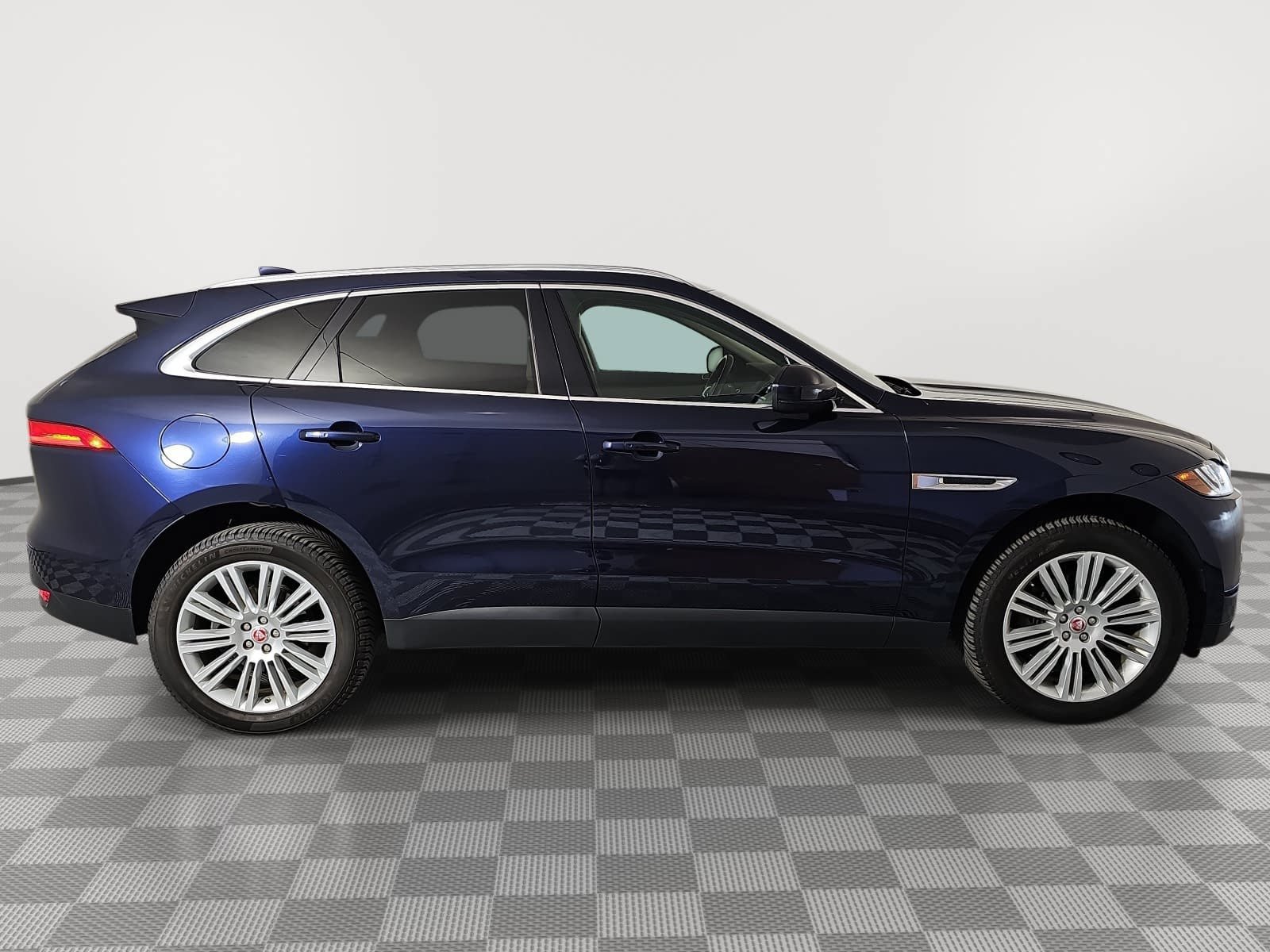 Used 2018 Jaguar F-PACE Portfolio AWD/4WD image 9