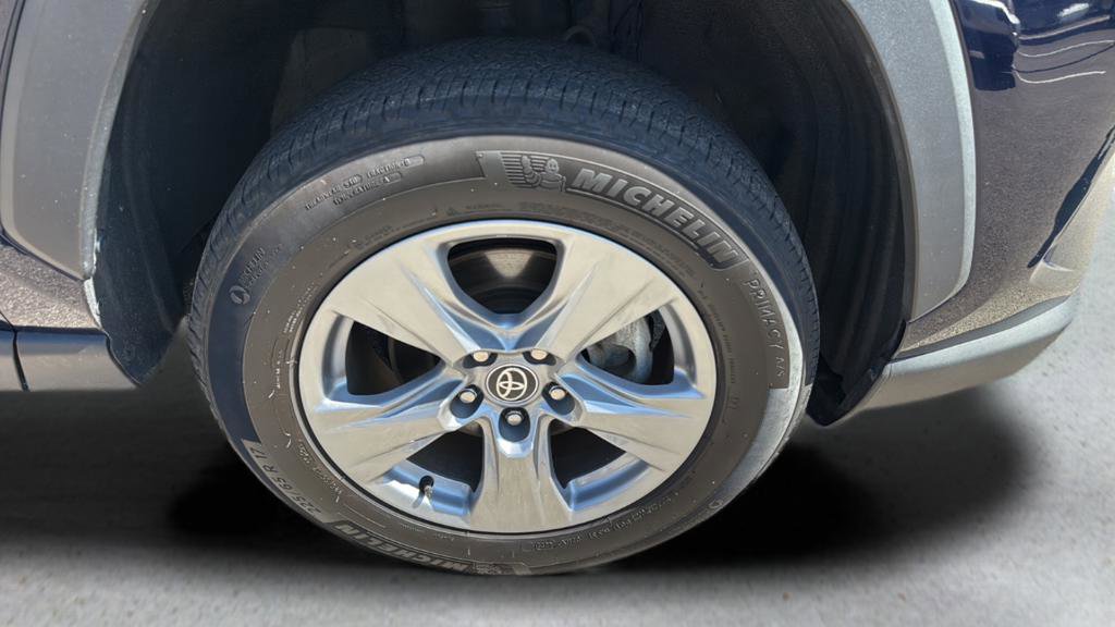 Used 2023 Toyota RAV4 XLE image 4