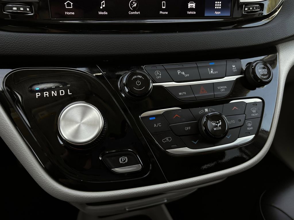 Used 2024 Chrysler Pacifica Touring-L image 20