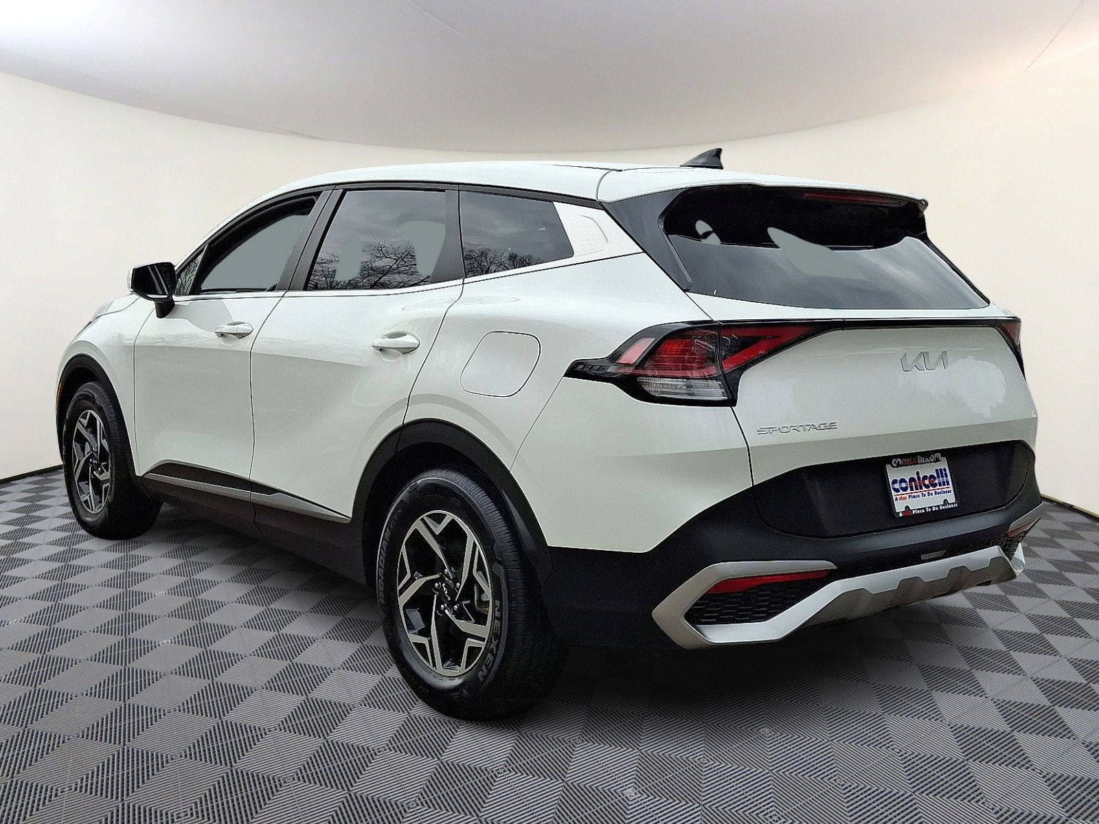 Used 2024 Kia Sportage LX image 5