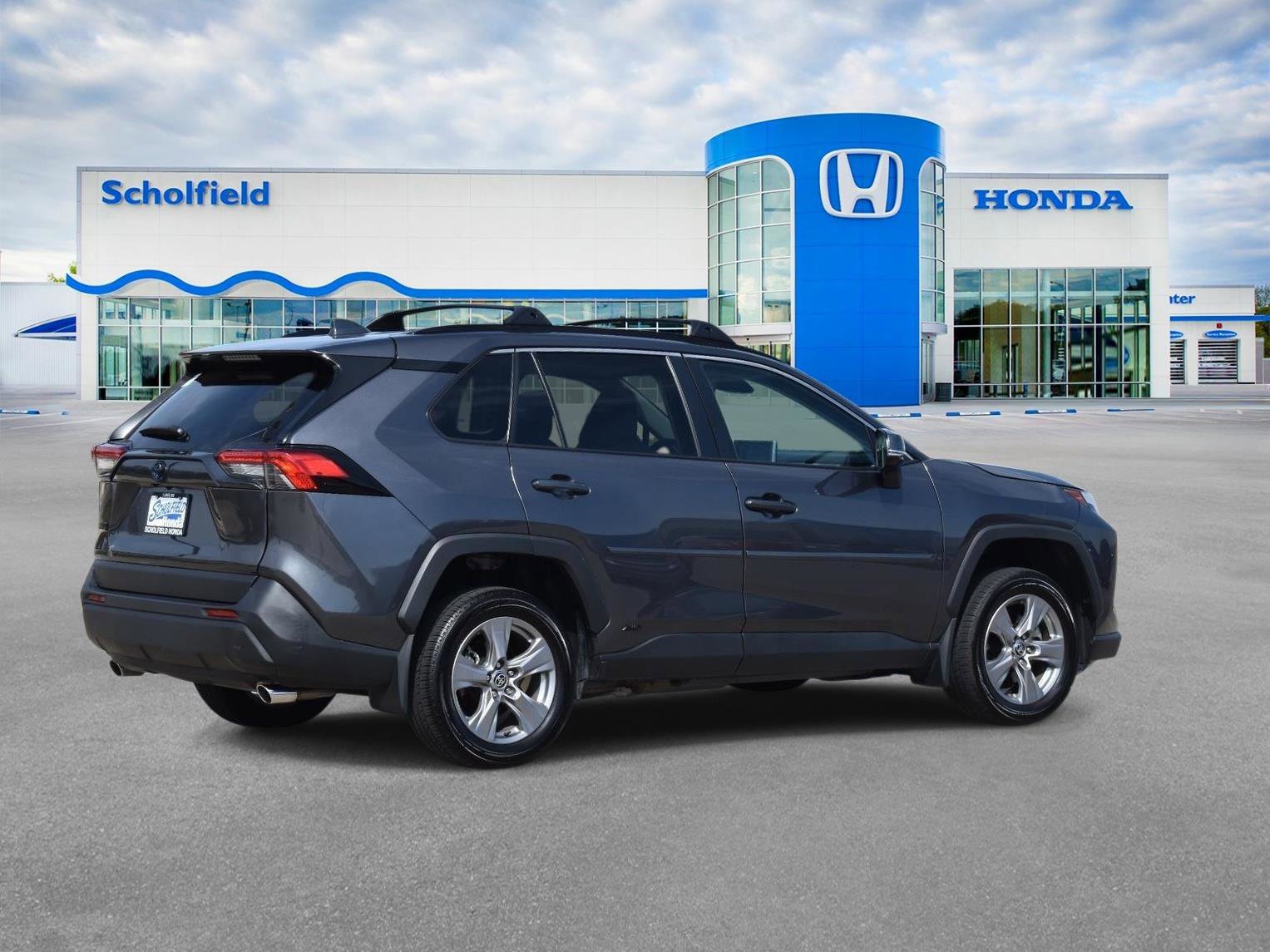 Used 2024 Toyota RAV4 XLE AWD/4WD image 3
