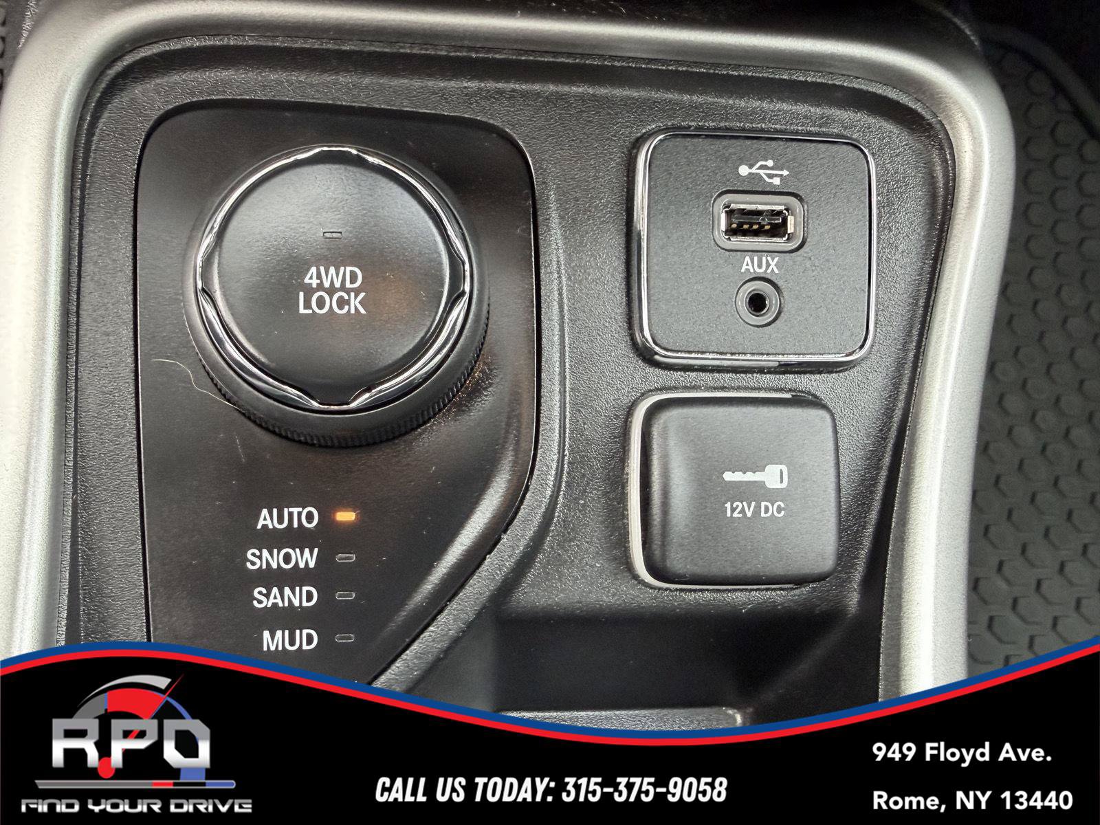 Used 2018 Jeep Compass Latitude AWD/4WD image 25