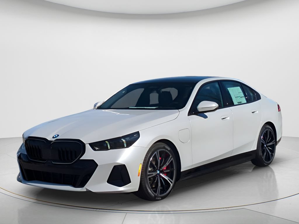 New 2026 BMW 550e xDrive w/ Premium Package