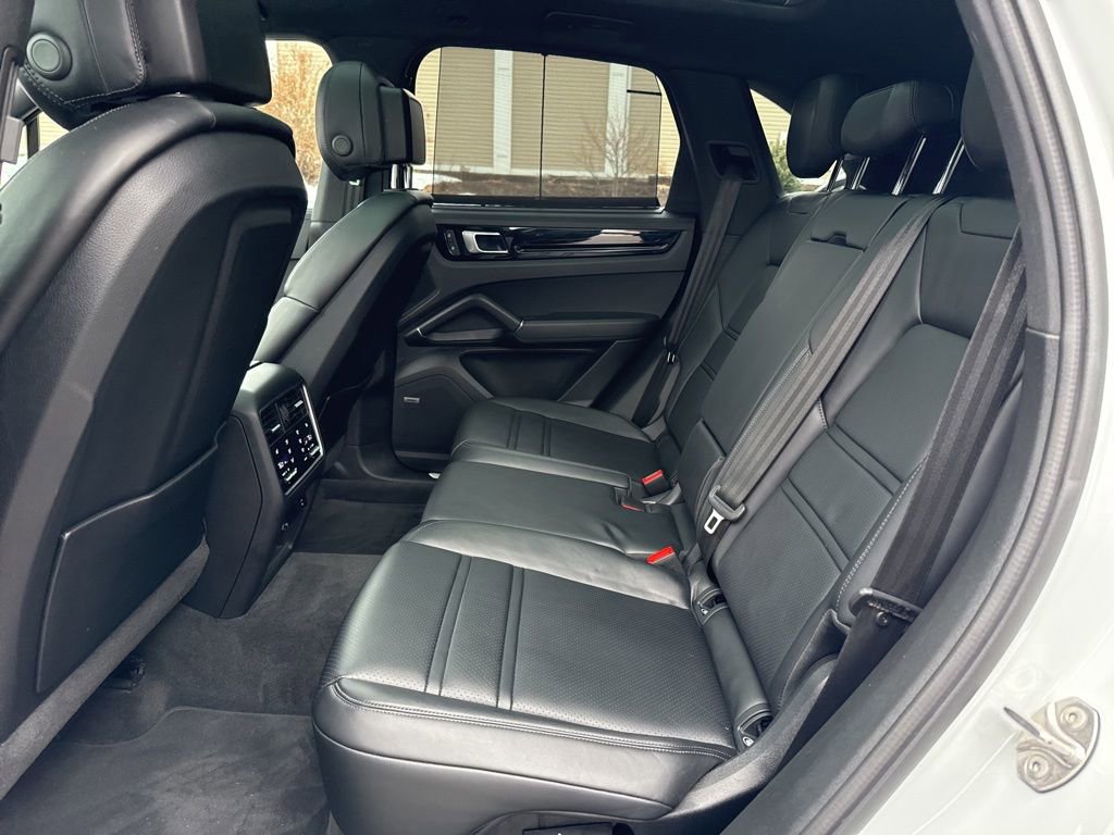 Used 2022 Porsche Cayenne S image 38