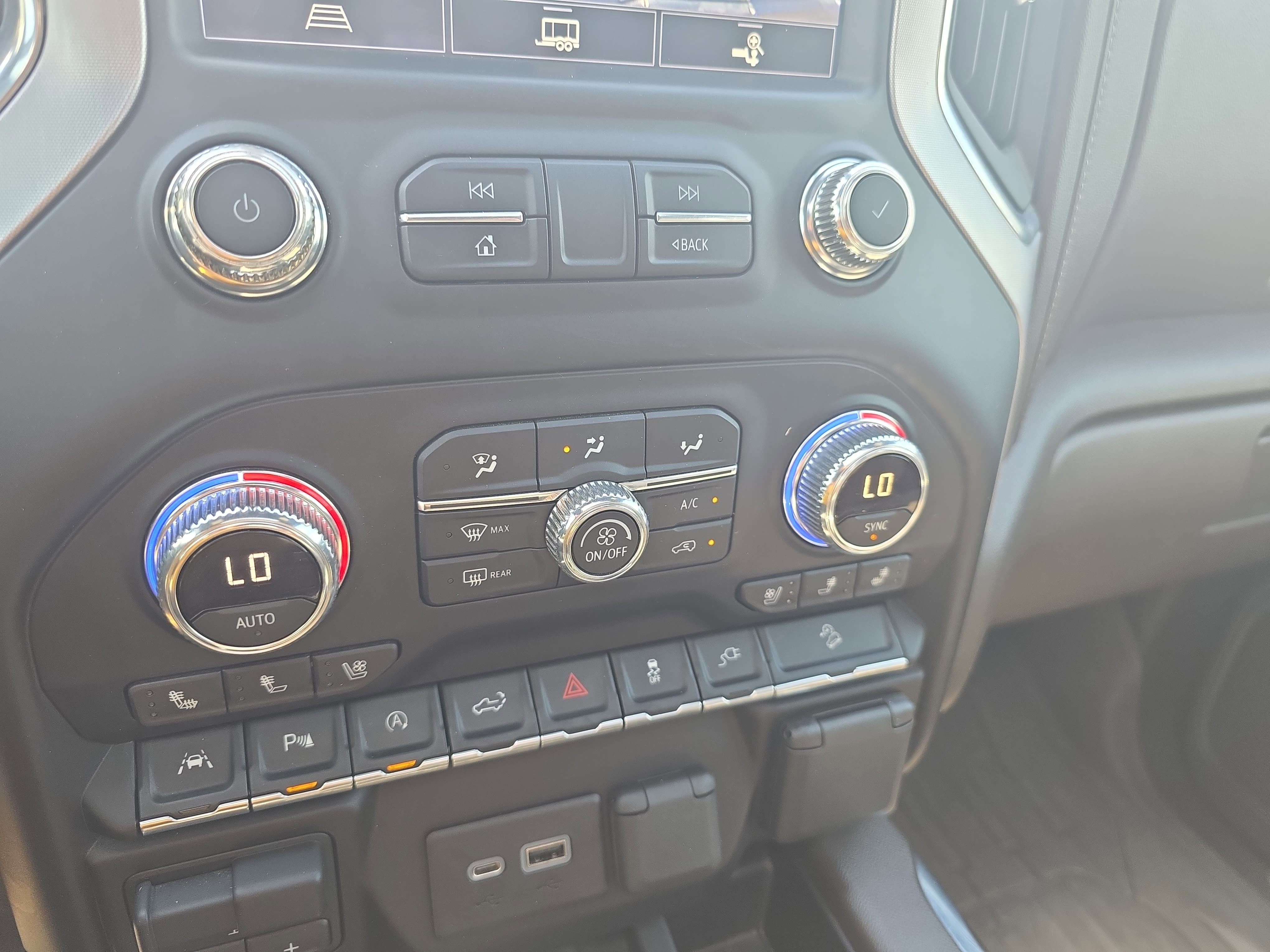 Used 2021 GMC Sierra 1500 SLT w/ SLT Premium Plus Package AWD/4WD image 23