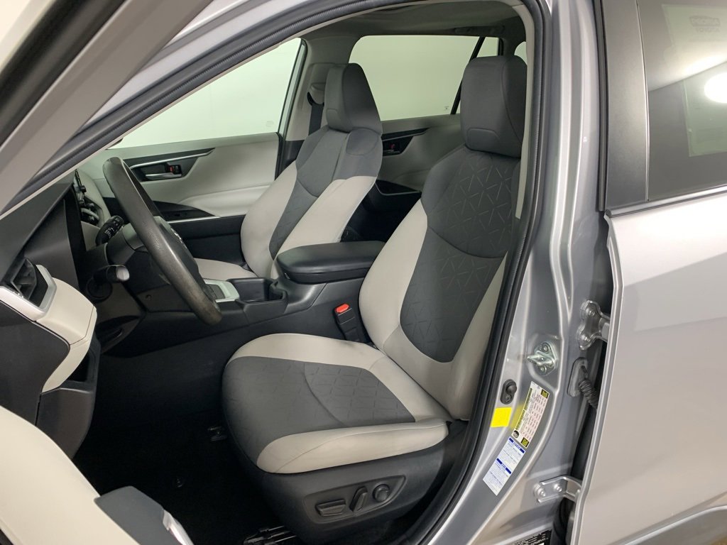 Used 2022 Toyota RAV4 XLE w/ Convenience Package image 28