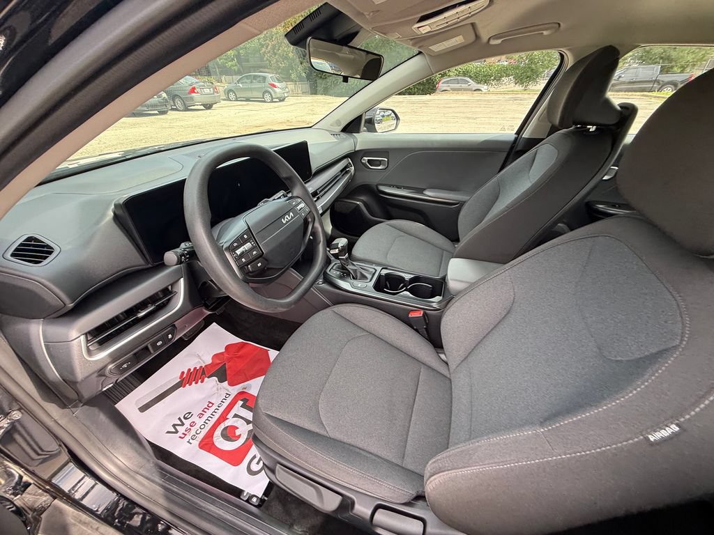 Used 2025 Kia K4 FWD image 14