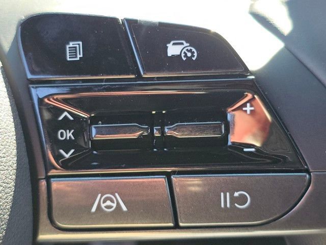 Certified 2025 Hyundai Elantra SEL image 12