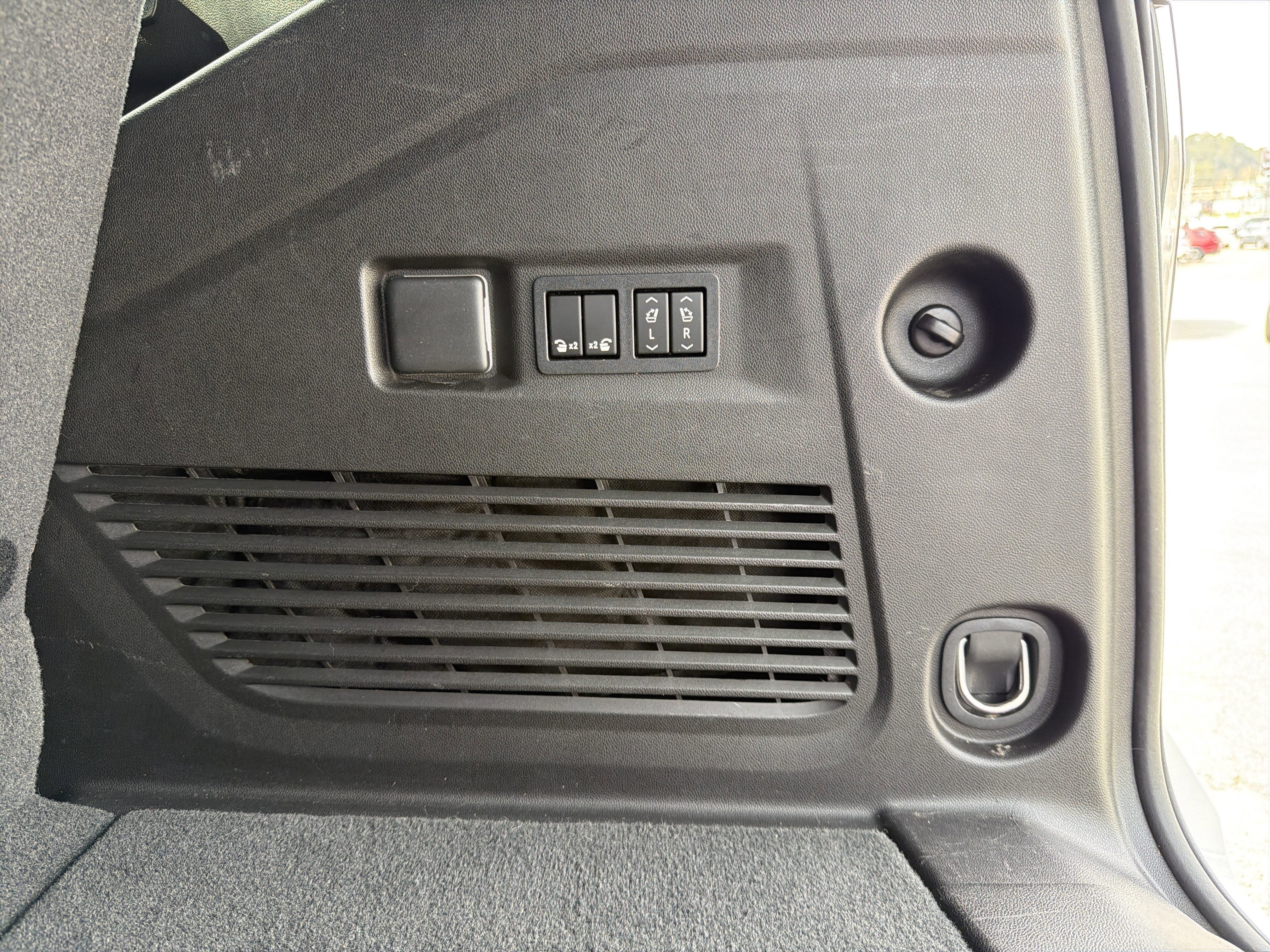 Used 2021 Chevrolet Tahoe Z71 w/ Z71 Off-Road Package image 23