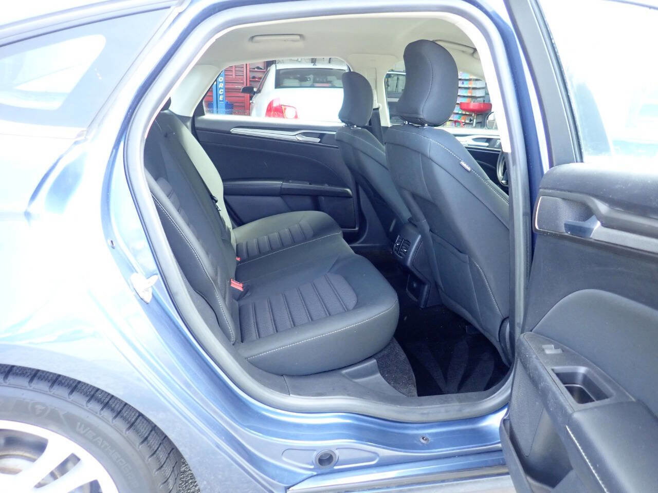 Used 2018 Ford Fusion SE w/ Fusion SE Technology Package image 28