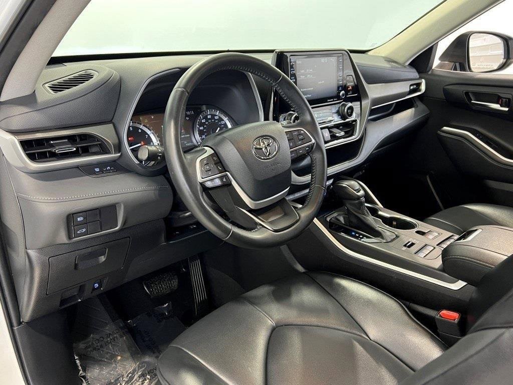 Used 2022 Toyota Highlander XLE image 28
