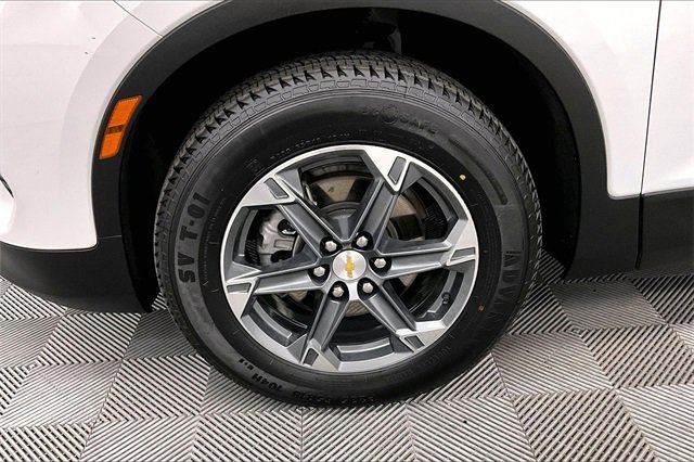 Used 2025 Chevrolet Blazer LT image 8