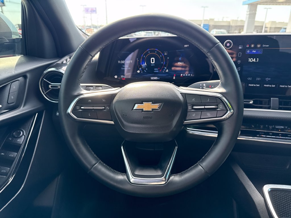 Used 2025 Chevrolet Equinox LT w/ Safety and Technology Package FWD image 17