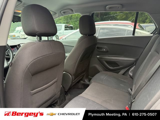 Used 2020 Chevrolet Trax LS w/ Tint and Cruise Package FWD image 5