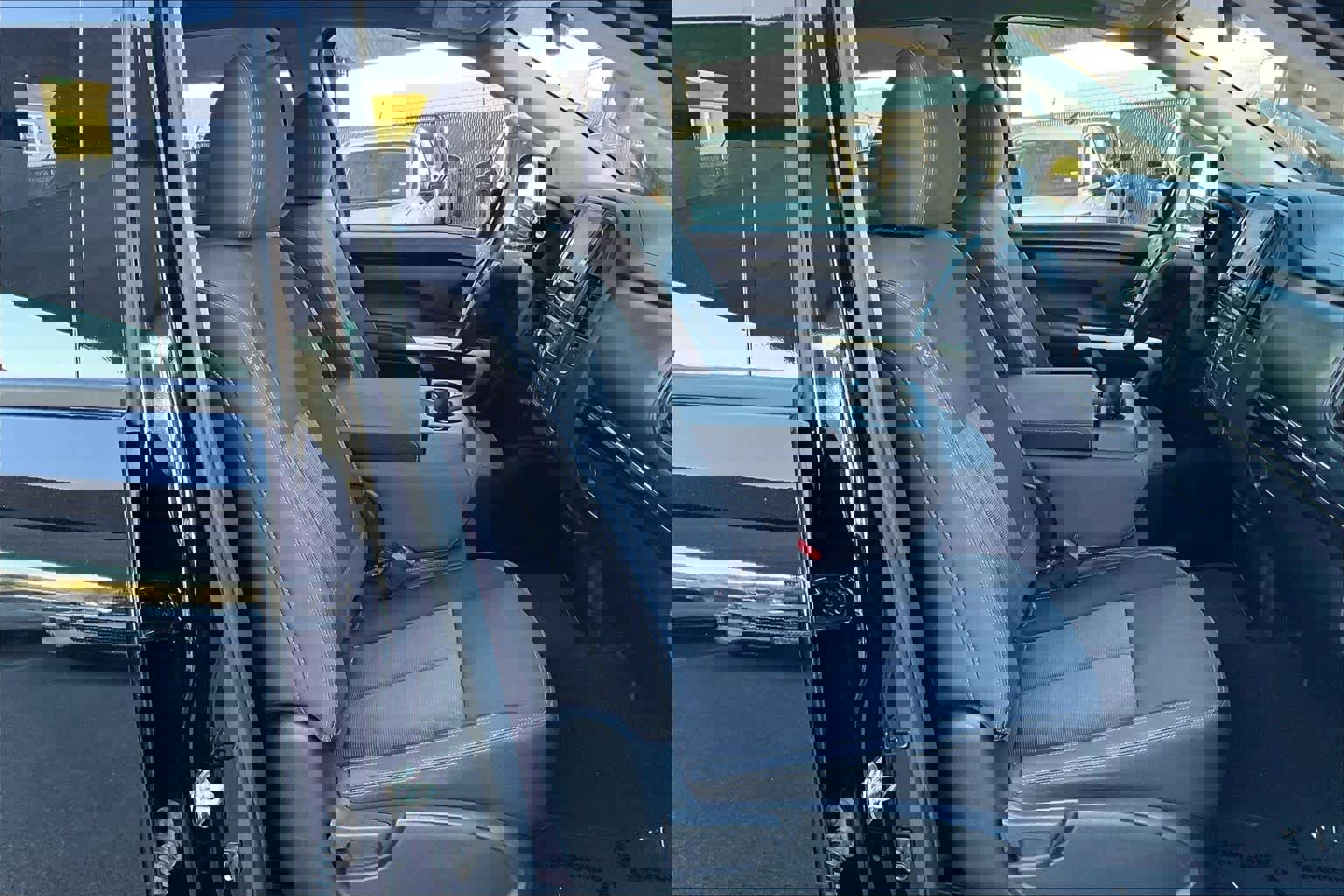 Used 2022 Nissan Titan SV image 8