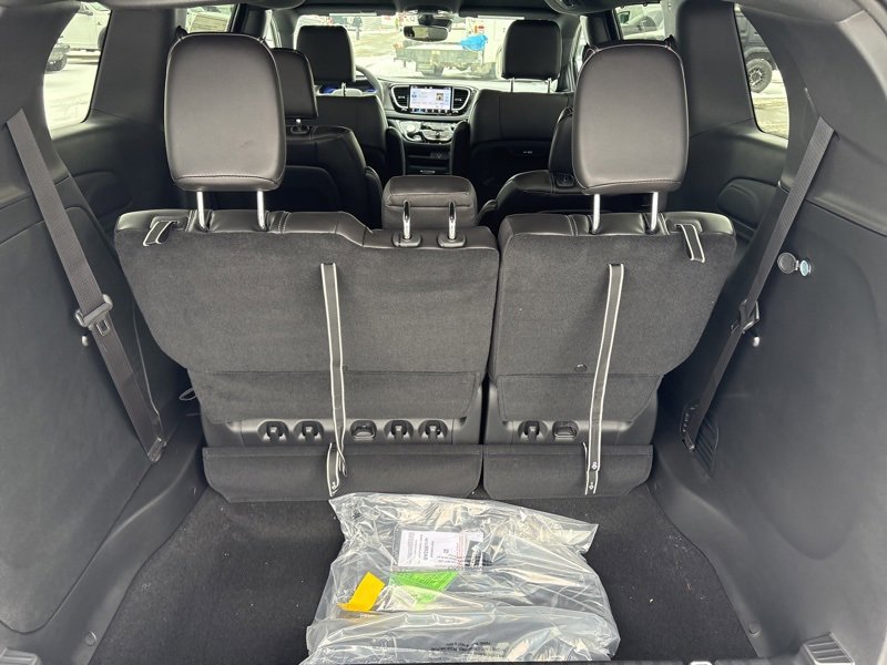 New 2026 Chrysler Pacifica Select w/ S Appearance Package image 10