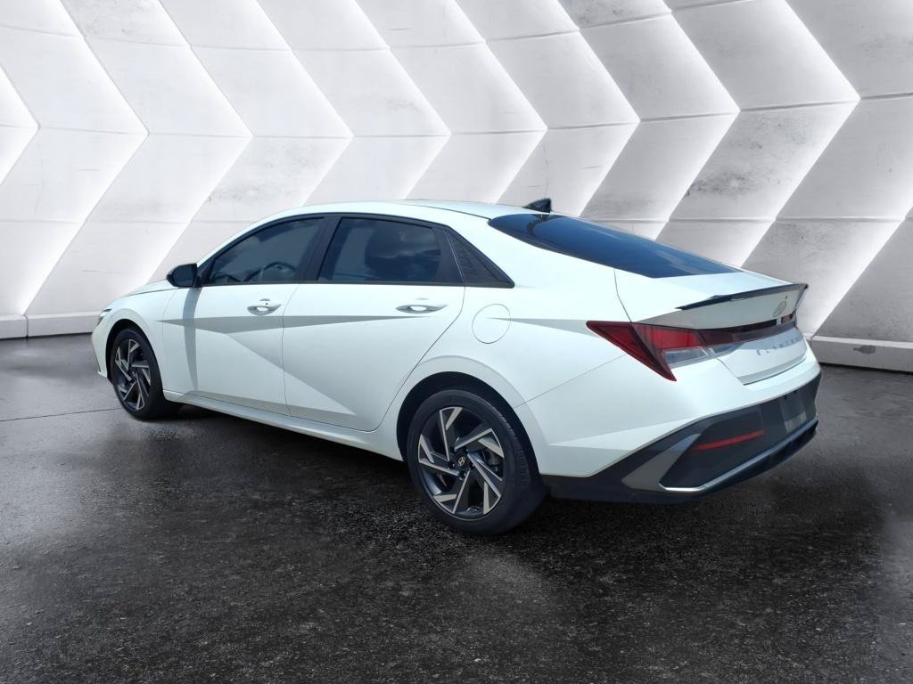 Used 2025 Hyundai Elantra Sport FWD image 3