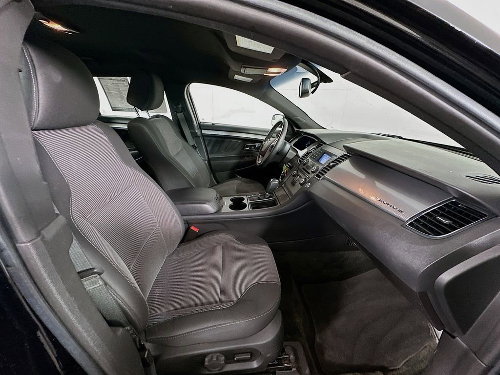 Used 2018 Ford Taurus SEL image 24