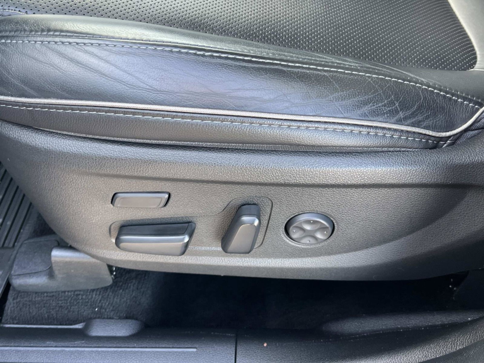 Used 2023 Hyundai Santa Fe Limited image 23