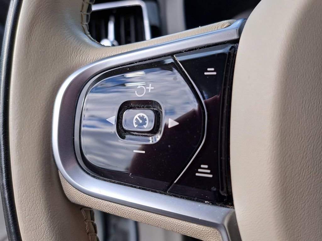 Used 2020 Volvo XC60 T5 Inscription w/ Protection Package image 9