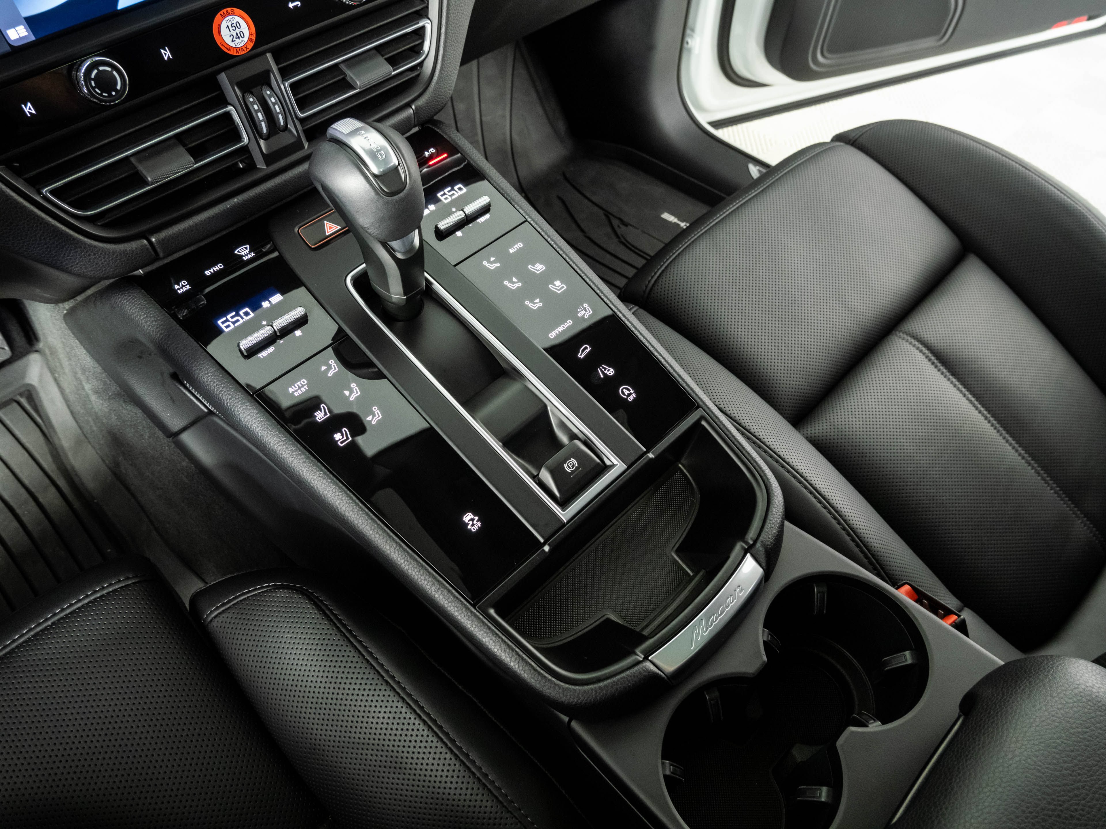 Certified 2026 Porsche Macan AWD/4WD image 18