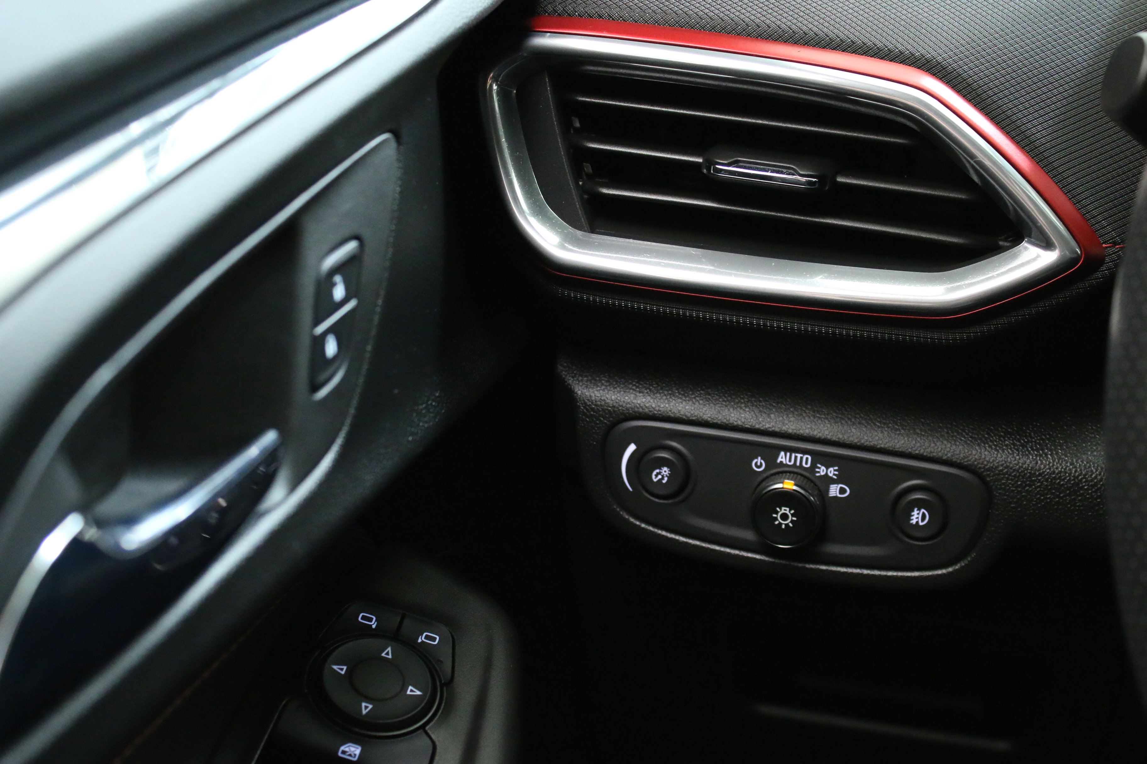 Used 2023 Chevrolet TrailBlazer RS w/ Technology Package image 18