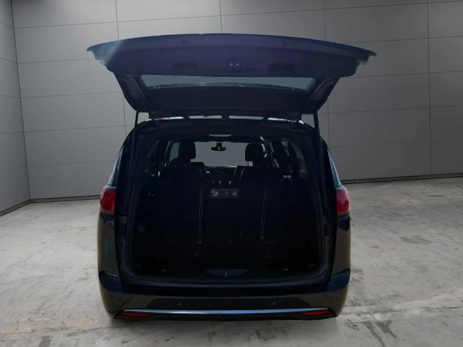 Used 2020 Chrysler Pacifica Touring-L FWD image 4