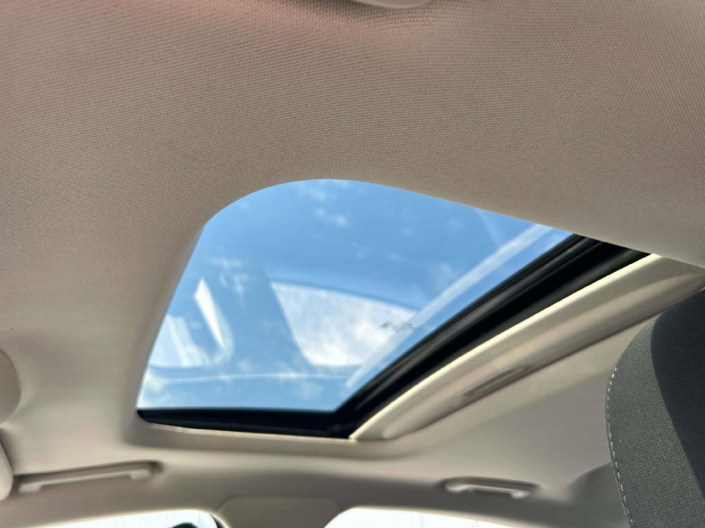 Used 2020 Ford Fusion SE FWD image 31