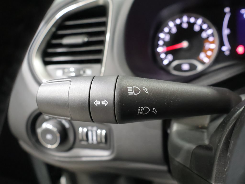 Certified 2023 Jeep Renegade Latitude w/ Premium Group AWD/4WD image 37