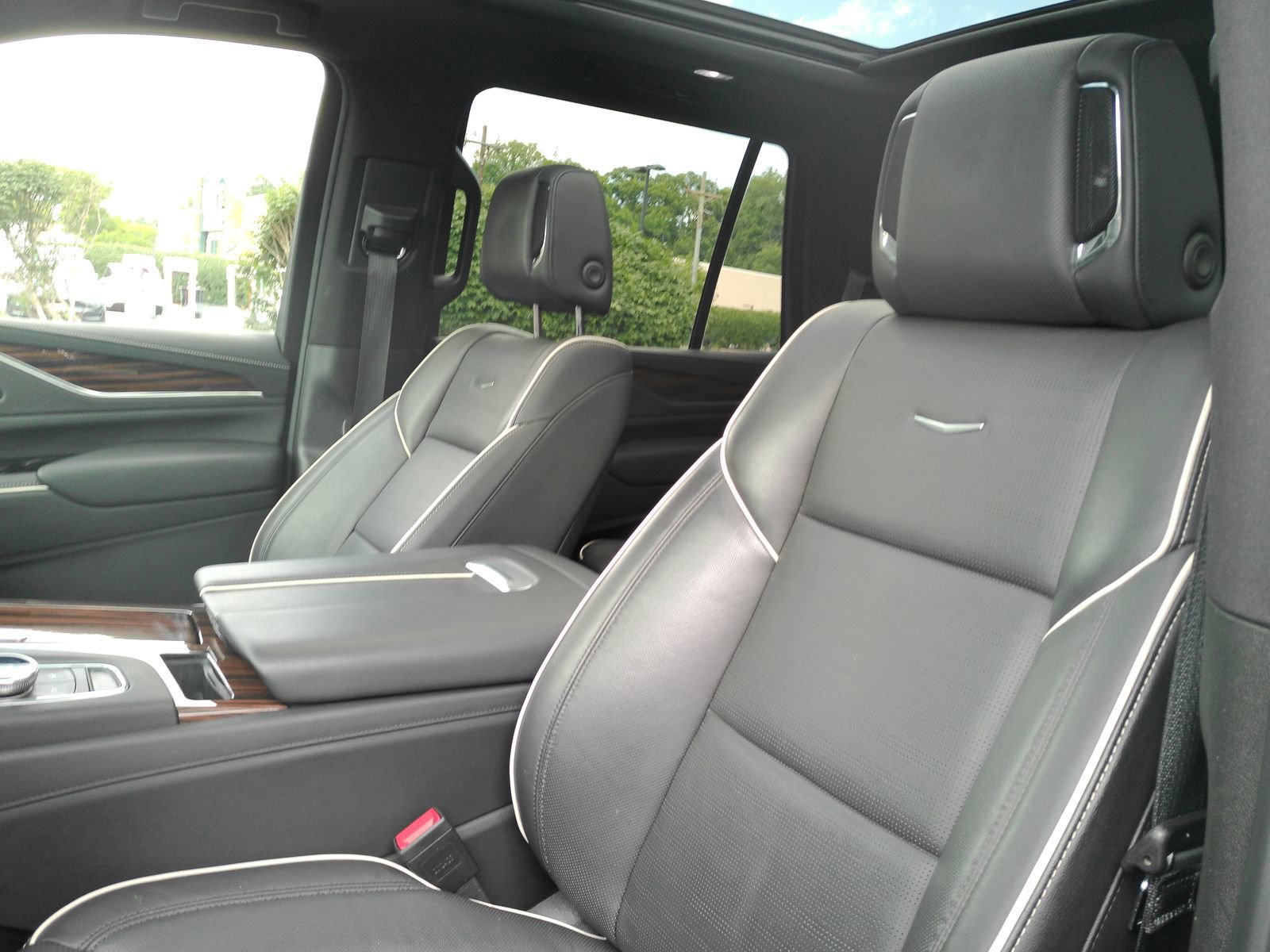 Certified 2024 Cadillac Escalade Premium Luxury AWD/4WD image 12