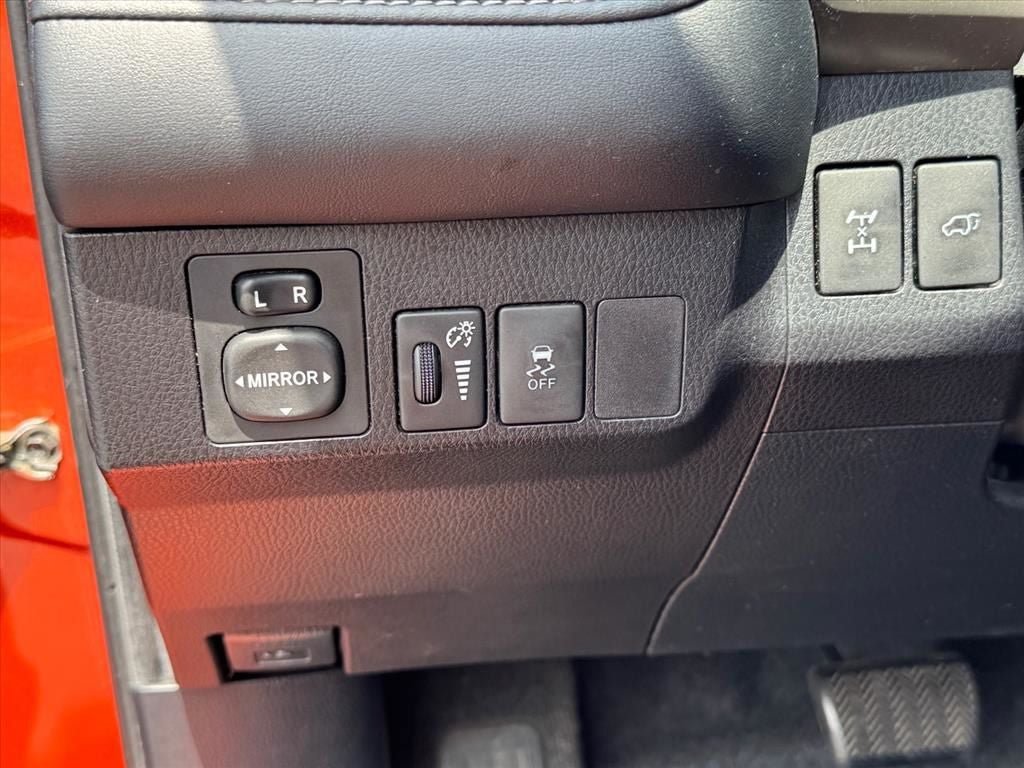 Used 2015 Toyota RAV4 Limited AWD/4WD image 21