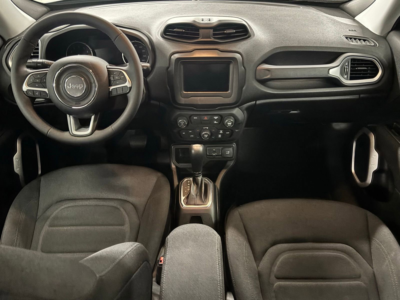 Used 2021 Jeep Renegade Latitude FWD image 11