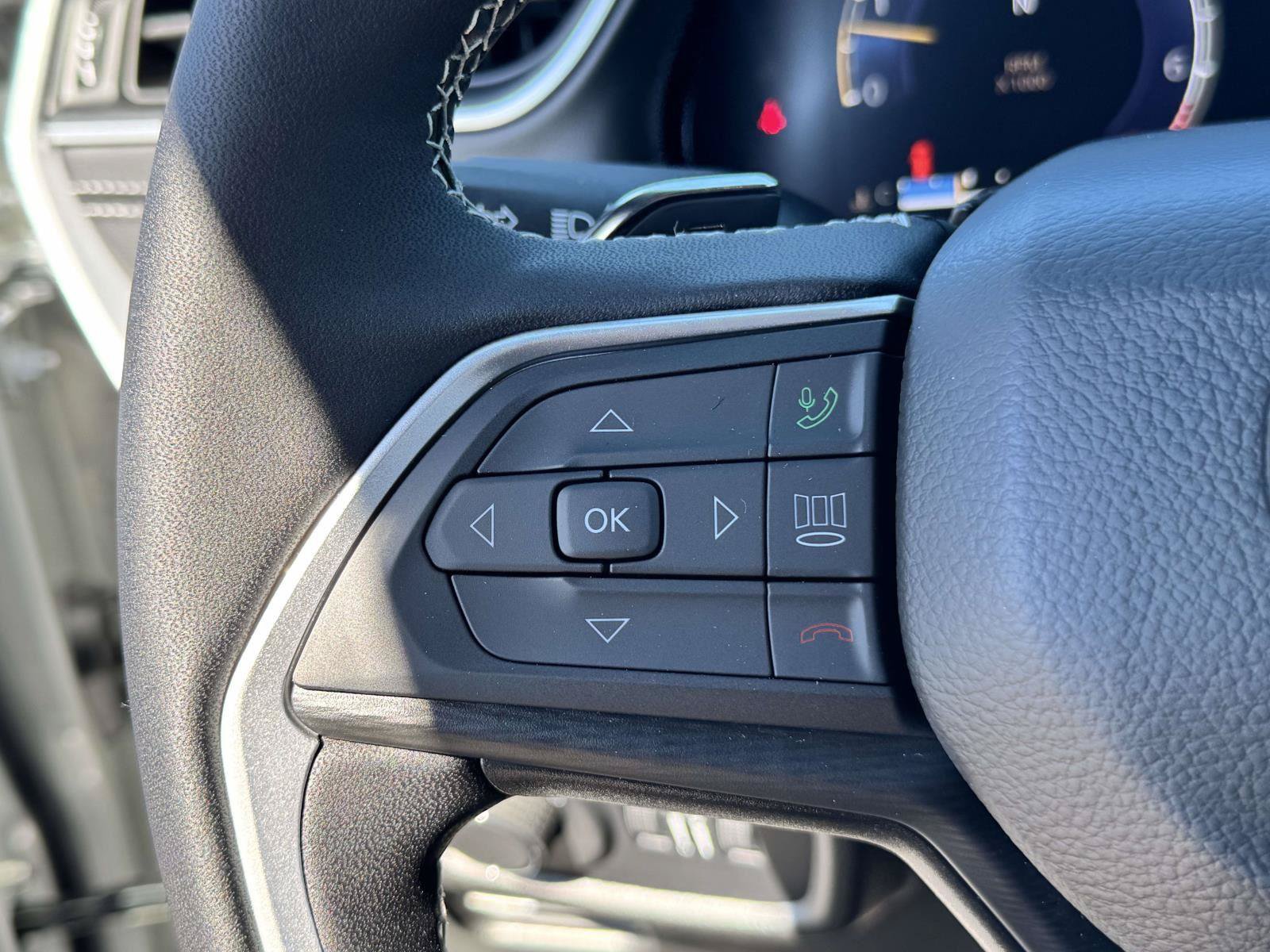 New 2025 Jeep Grand Cherokee L Laredo w/ Luxury Tech Group I AWD/4WD image 9