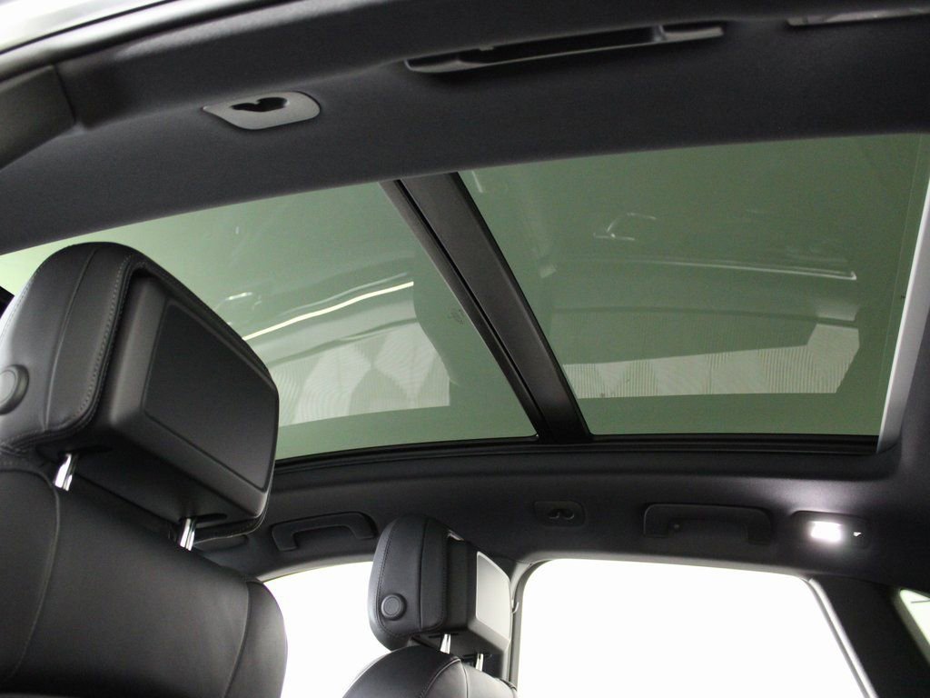 Certified 2025 Porsche Macan image 18