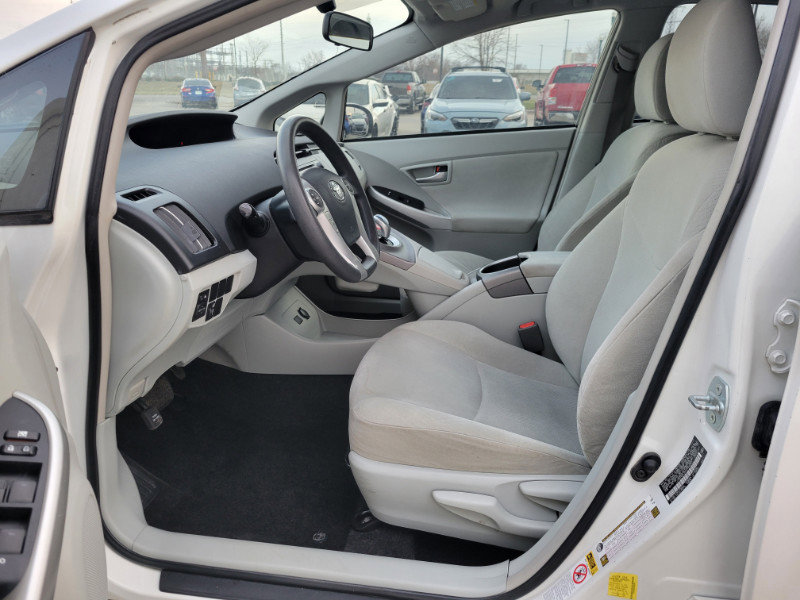 Used 2015 Toyota Prius Three image 12