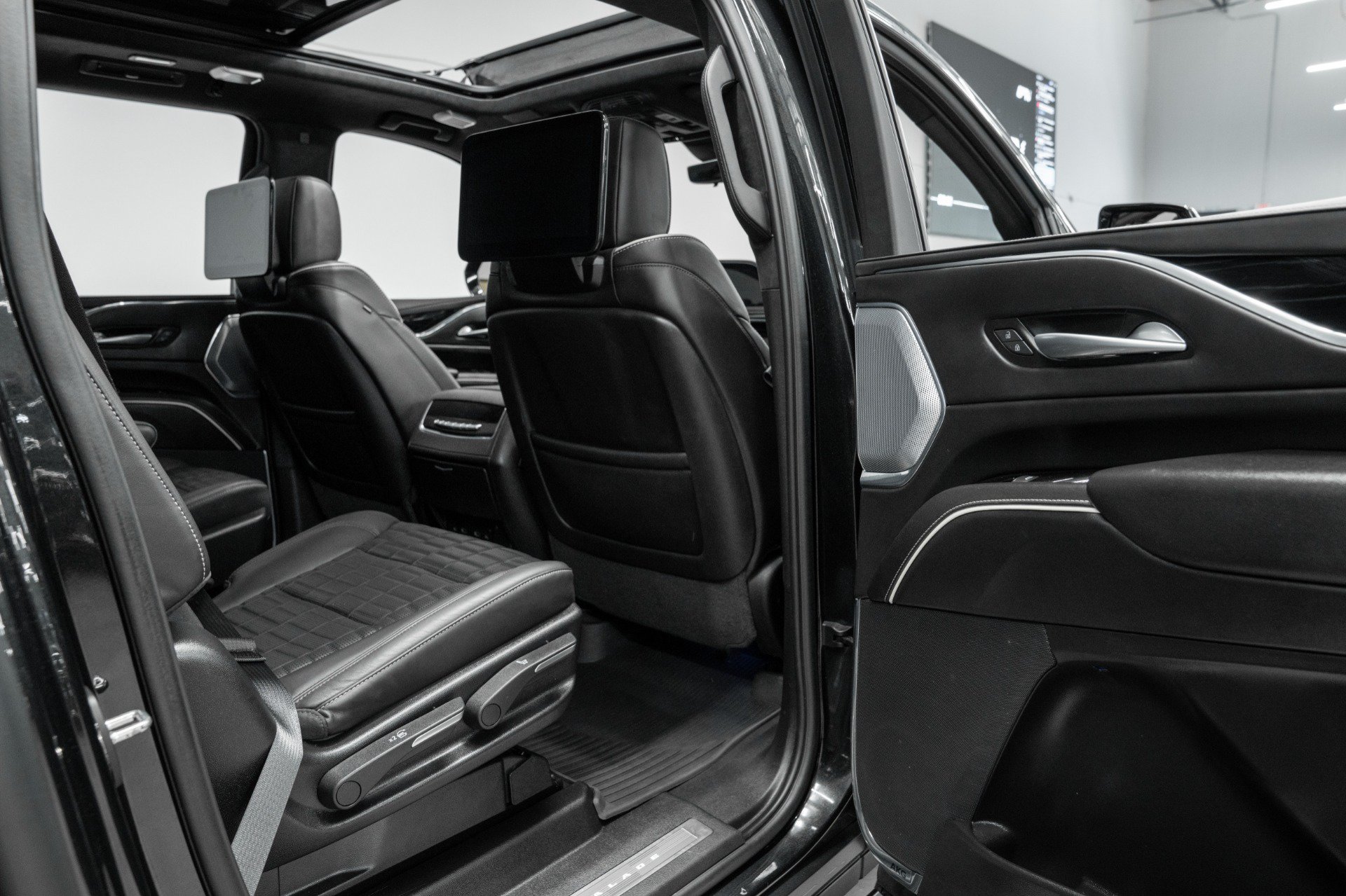 Used 2024 Cadillac Escalade ESV V w/ LPO, Floor Liner Package AWD/4WD image 30