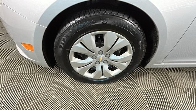 Used 2014 Chevrolet Cruze LS FWD image 9