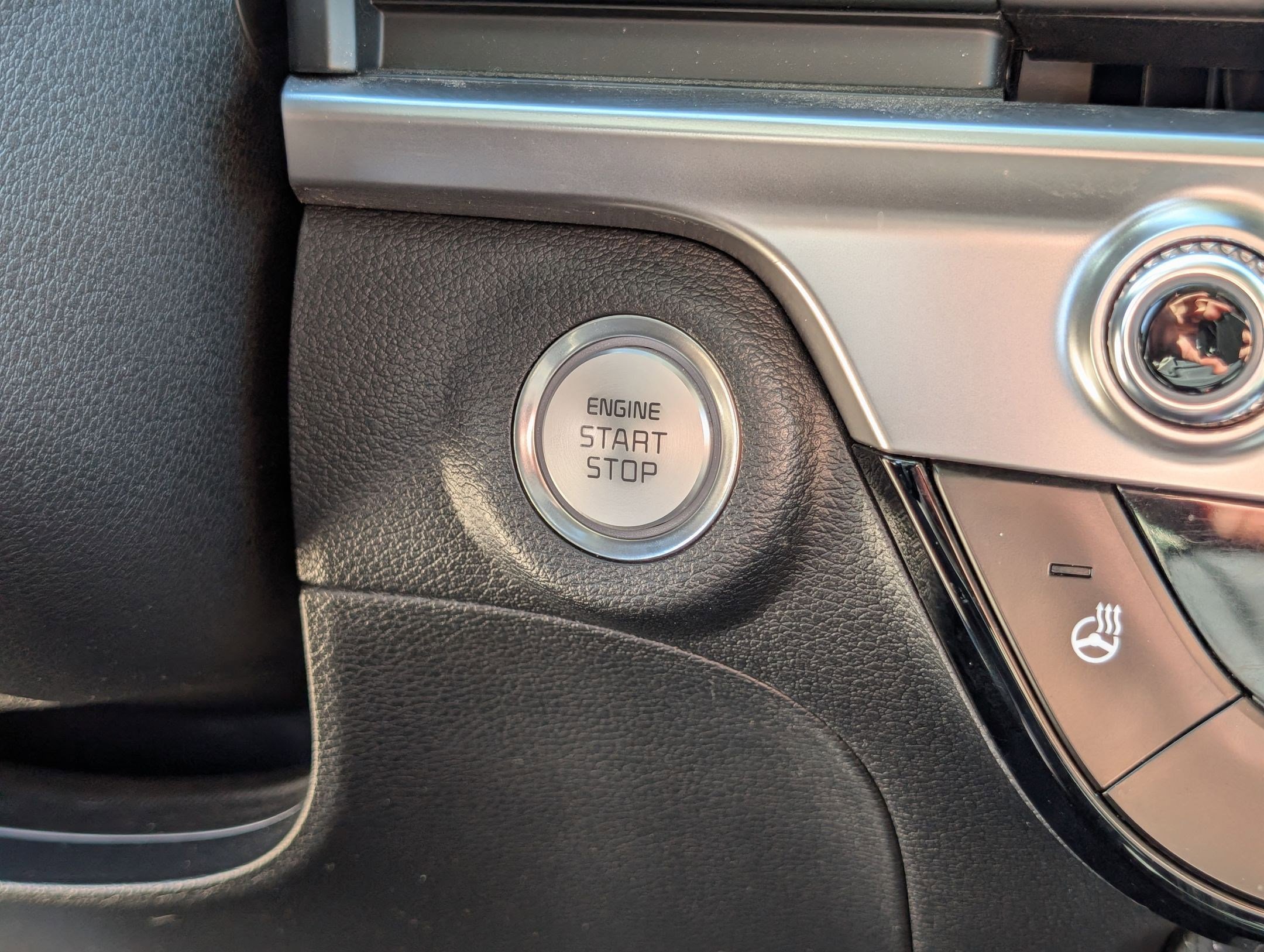 Used 2024 Kia Telluride EX w/ EX Captain's Chair Package image 17