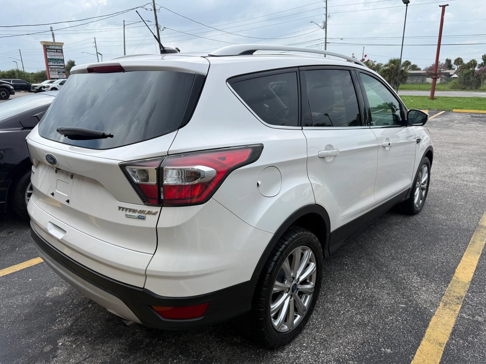 Used 2017 Ford Escape Titanium AWD/4WD image 4