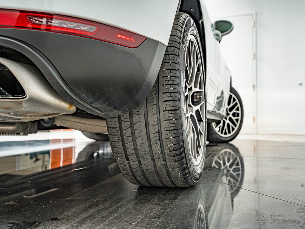 Used 2018 Porsche Macan AWD/4WD image 50